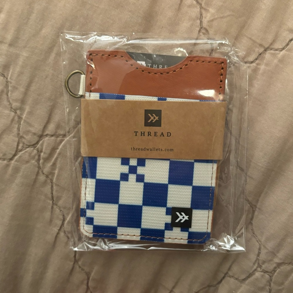 Thread Wallets Vertical Wallet